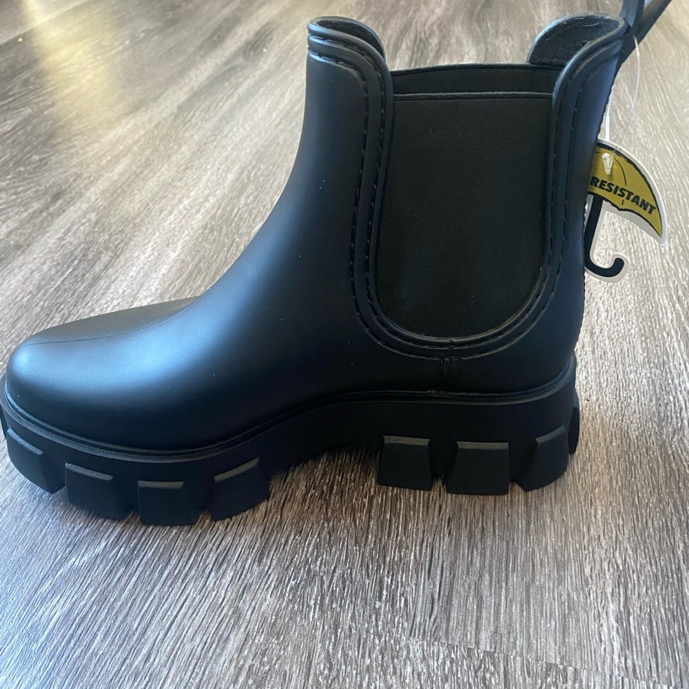 Size 8 women’s Jeffrey Campbell waterproof black Boots